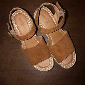 Universal thread platform heels